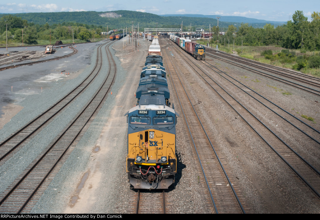 Q424 Prepares to Depart Selkirk